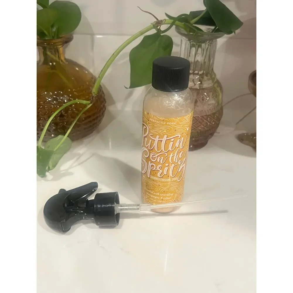 Perfectly Posh Puttin’ On the Spritz Shimmer Finishing Spray 4 oz Retired